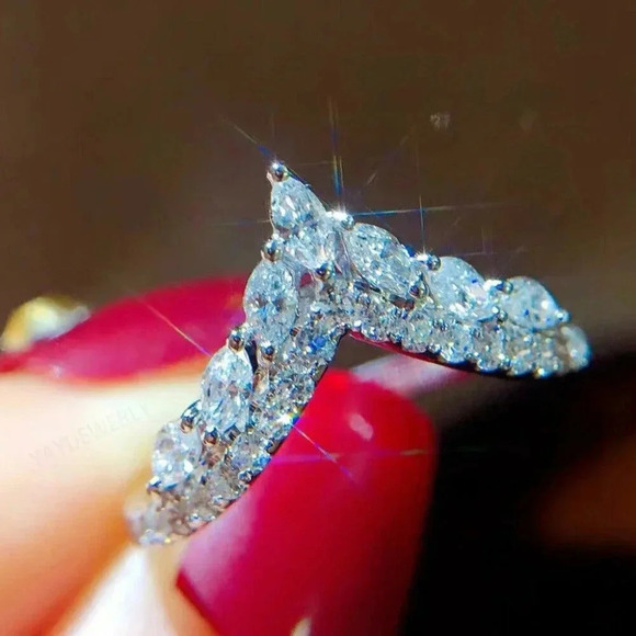 925 Sterling Silver Diamond V-Shaped Crown Ring - Picture 3 of 5